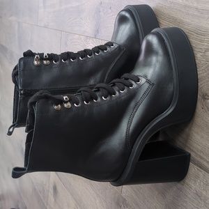 New Gianni Bini Chunky Leather Platform Boots